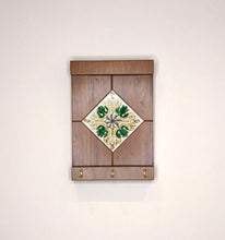 Load image into Gallery viewer, Key Holder Diamond Brown Emerald
