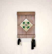 Load image into Gallery viewer, Key Holder Diamond Brown Emerald